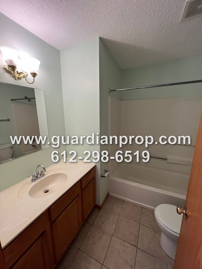 Building Photo - End Unit Townhouse Available October 1st, ...
