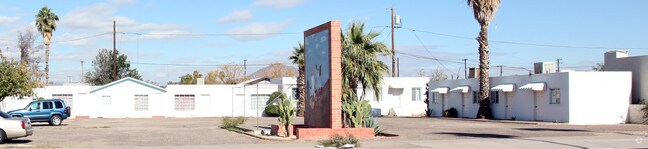 Primary Photo - 4702 E Van Buren St