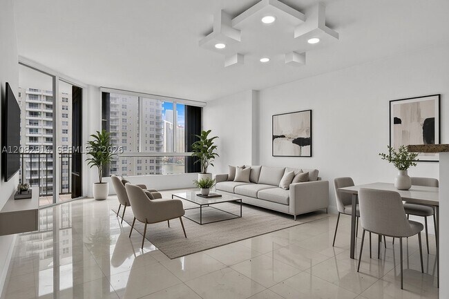 Building Photo - 520 Brickell Key Dr