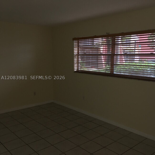 Building Photo - 13701 SW Kendale Lakes Cir