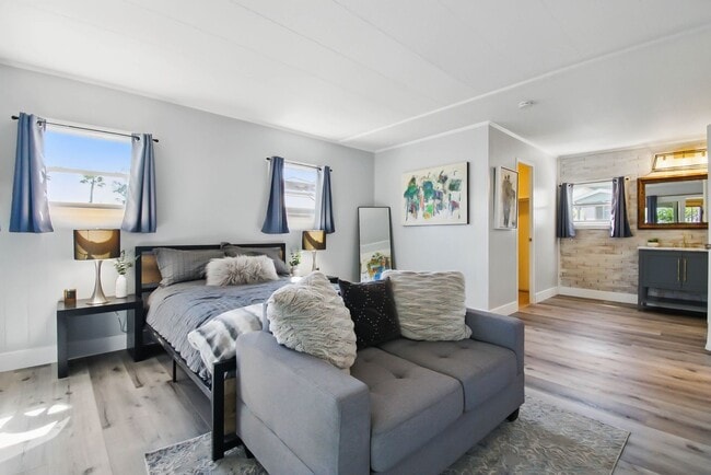 Building Photo - Highly Desirable Double Wide 55+ Home in R...