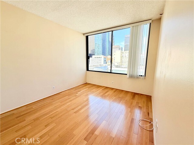 Building Photo - 600 W 9th St