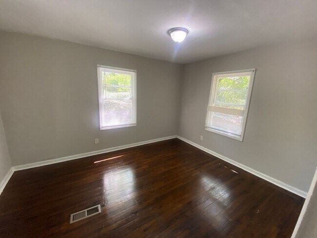 Building Photo - **AVAILABLE NOW**Nice East Columbus, GA 3 Bedroom / 1 Bathroom Home for Rent***