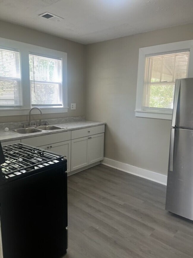 Building Photo - Open The Door To Your New Home!