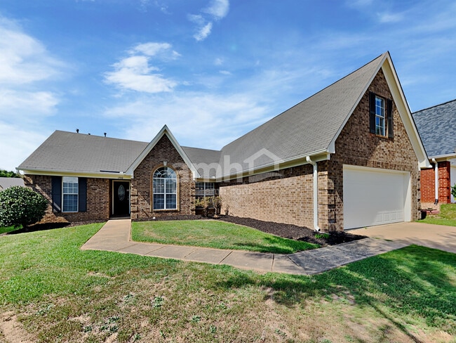 Building Photo - 1900 Roy Dr