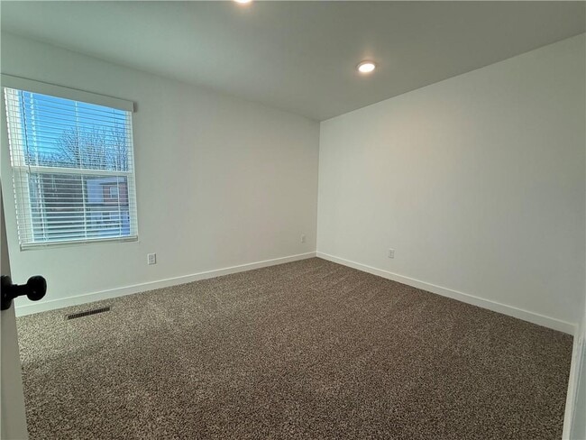 Building Photo - 1051 States Ave