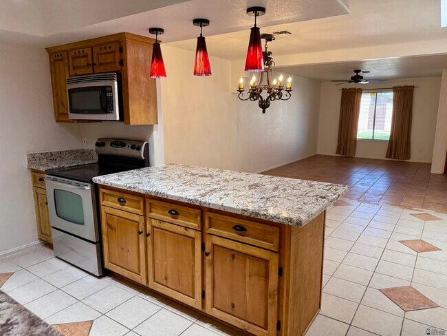 Building Photo - 11367 S Phoenix Dr