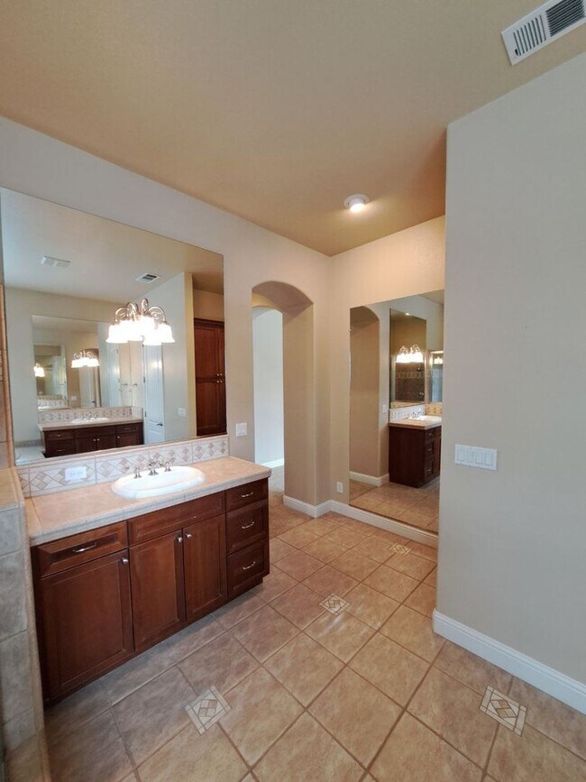Building Photo - Custom Clovis Residence in Gated Community | Spacious Layout & 3-Car Garage!