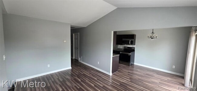 Building Photo - 38604 Meadowdale St