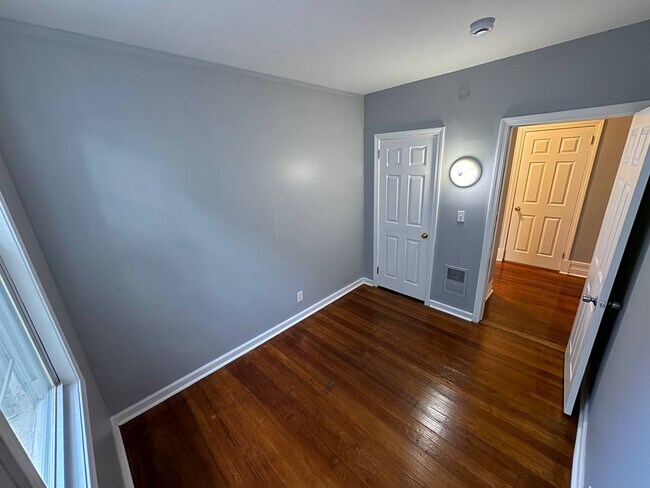 Building Photo - 309 East Ave