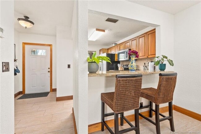 Building Photo - 111 Oakwood Dr