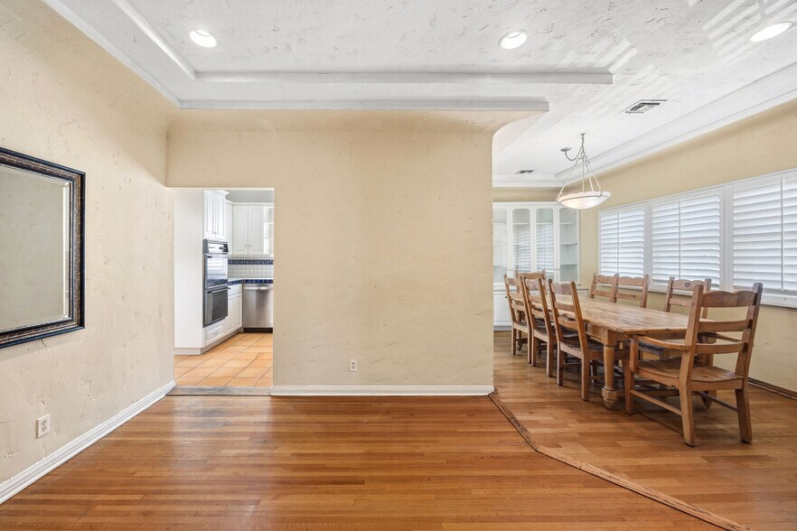 Building Photo - 166 N Arnaz Dr