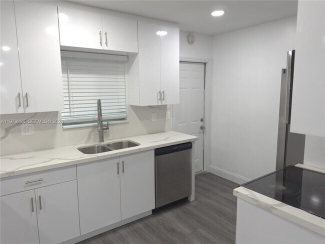 Building Photo - 1403 Adams St