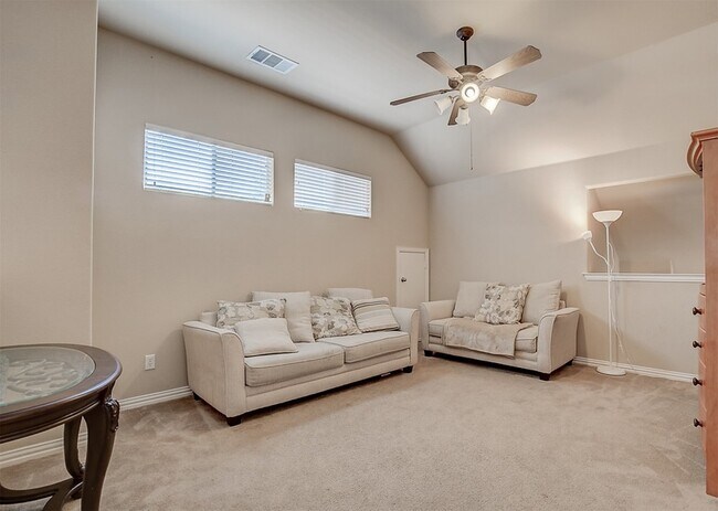 Building Photo - 2832 Gooseberry Dr