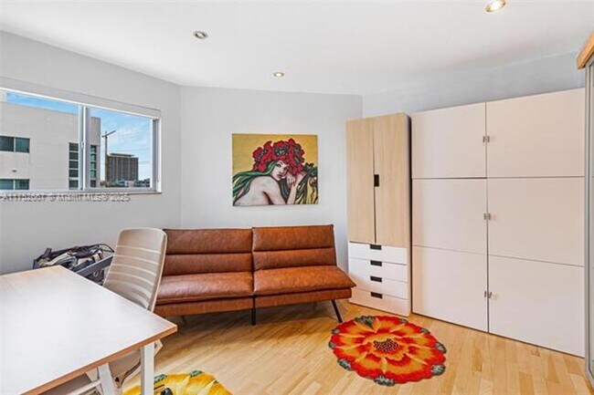 Building Photo - 7728 Collins Ave