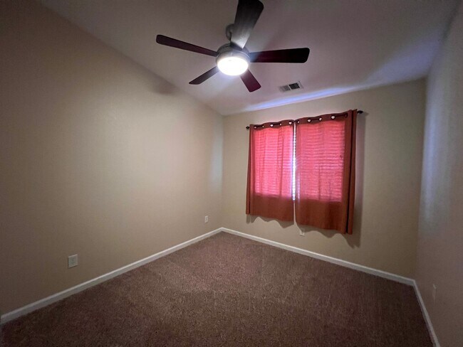 Building Photo - Charming 3/2/2 Home in Gardnerville *MUST SEE*