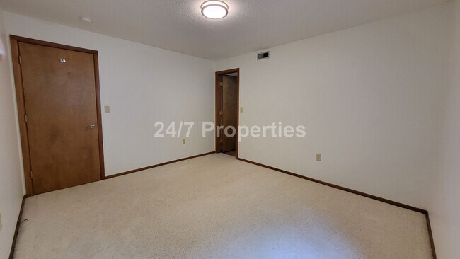 Building Photo - Beautiful 4 BD | 2.5 BA w/ Large Deck and ...