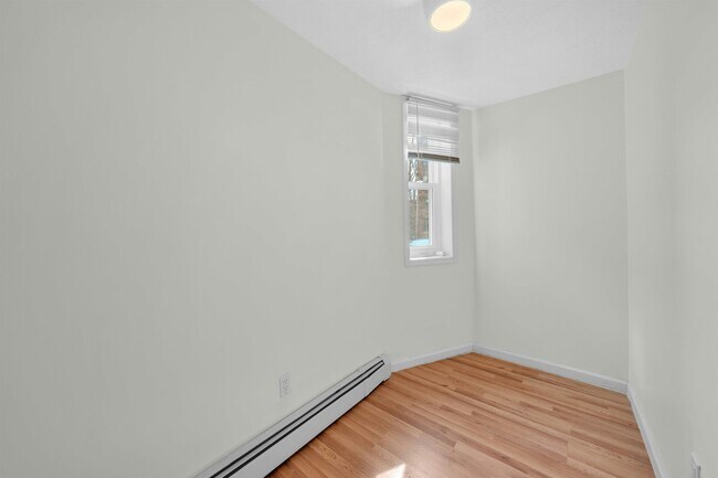 Building Photo - 811 Montgomery St