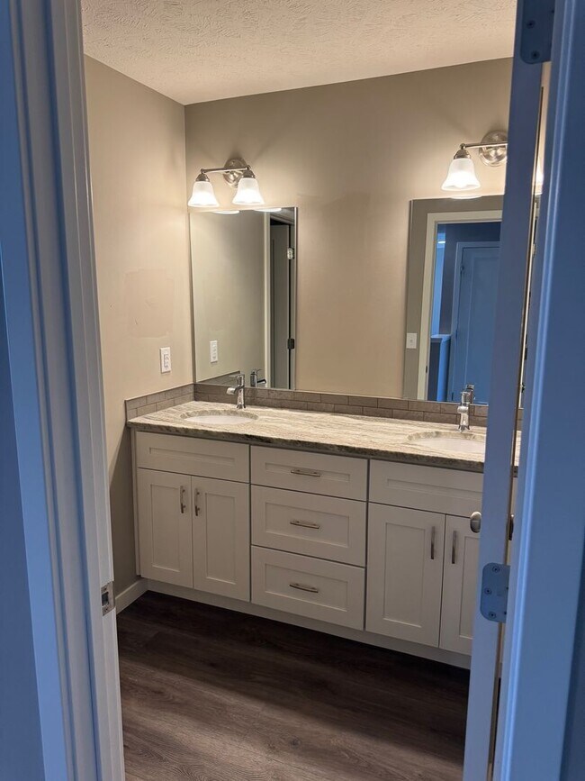 Building Photo - Spacious 4-Bedroom Townhome in Norris Scho...