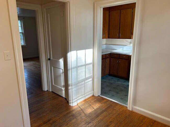 Building Photo - Charming 1-Bedroom Unit is Historic Wilmington Community!