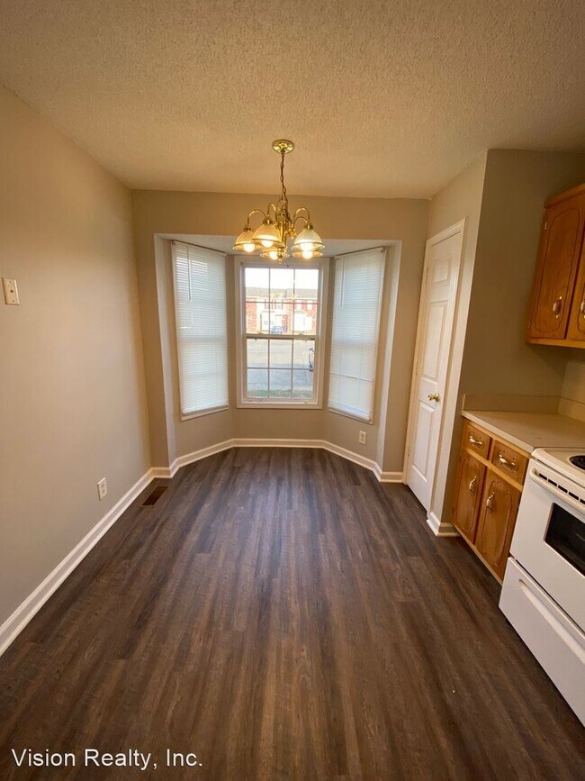 Building Photo - 2 br, 1.5 bath House - 205 Tree Line Dr