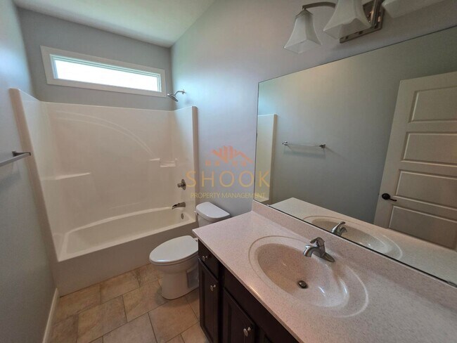 Building Photo - Luxury Home off of Coyote Crossing Golf Cl...