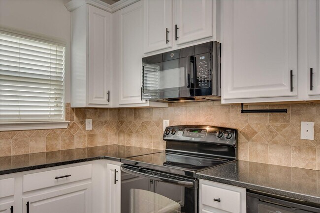 Building Photo - 476 Lory Ln