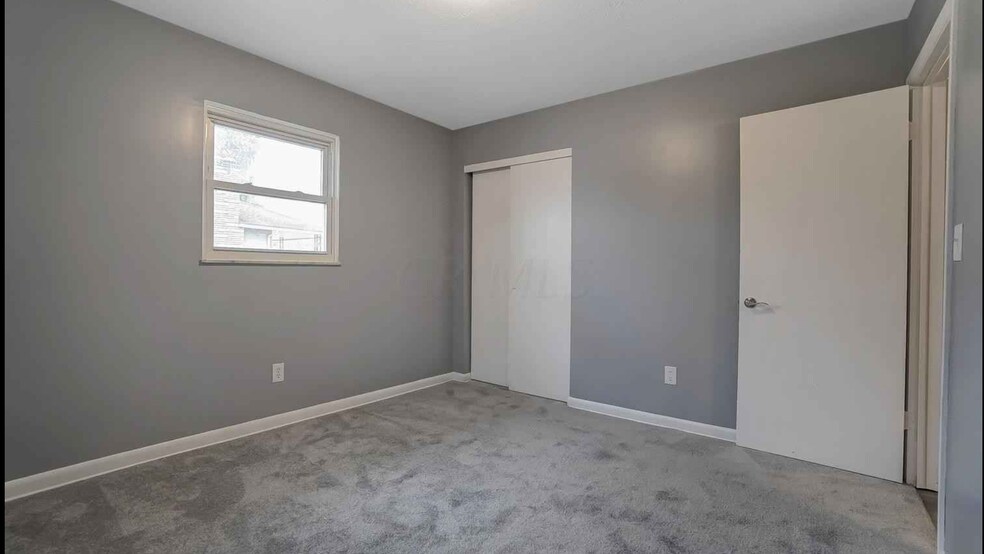Building Photo - 1391 E Deshler Ave