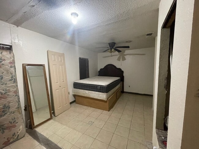 Building Photo - 1503 Chicago St