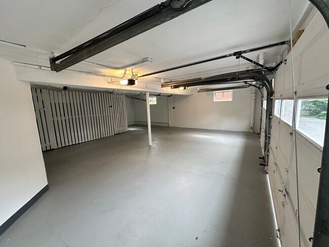 Building Photo - 2722 Riedling Dr