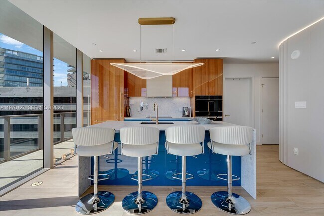 Building Photo - 2678 Tigertail Ave