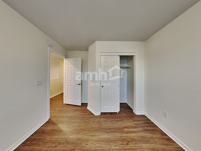 Building Photo - 739 W Paseo Celestial