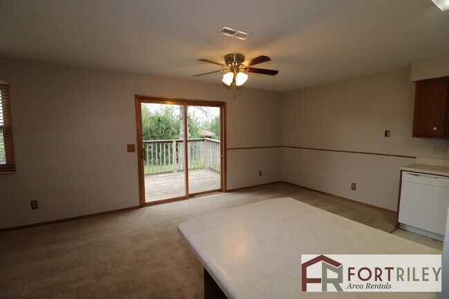 Building Photo - Family Home for rent!