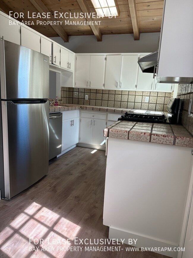 Building Photo - 2498 Edith Ave