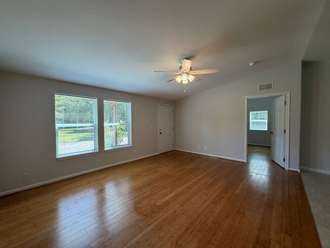 Building Photo - Peaceful Living – 3 Bedroom, 2 Bath Single-Family Home