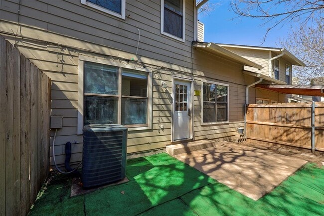Building Photo - 512 Eberhart Ln