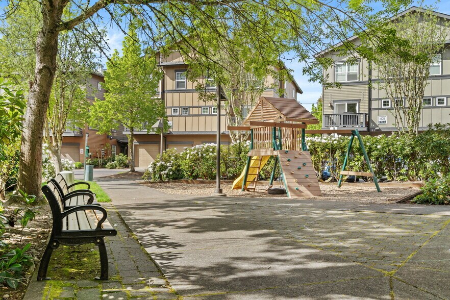 Building Photo - 1170 SW 170th Ave