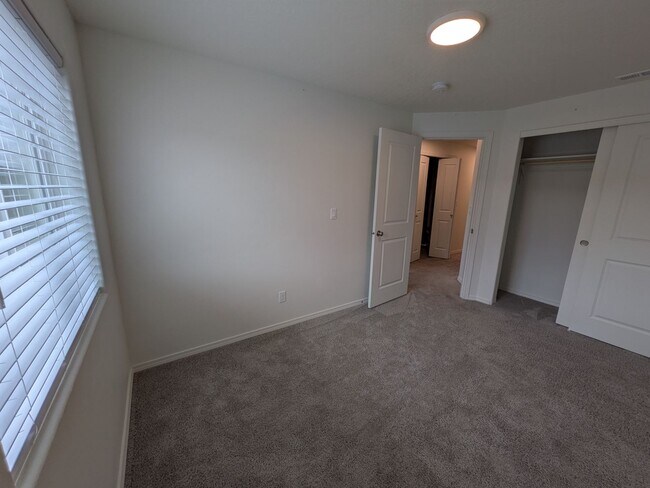Building Photo - Brand New Townhome!