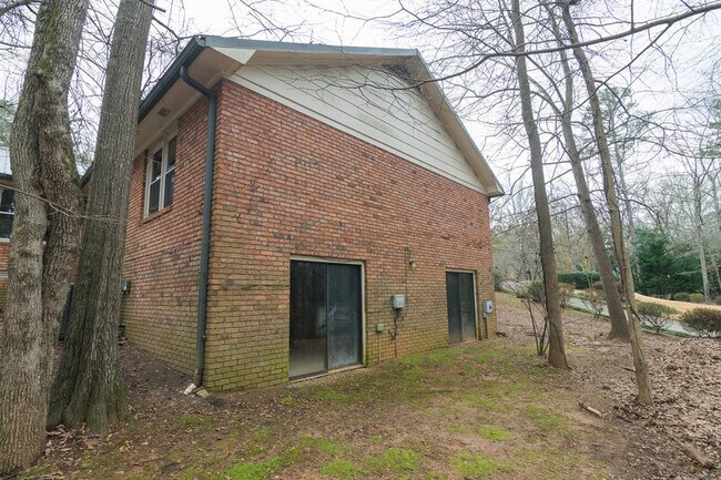 Building Photo - 1060 Windbrooke Ct