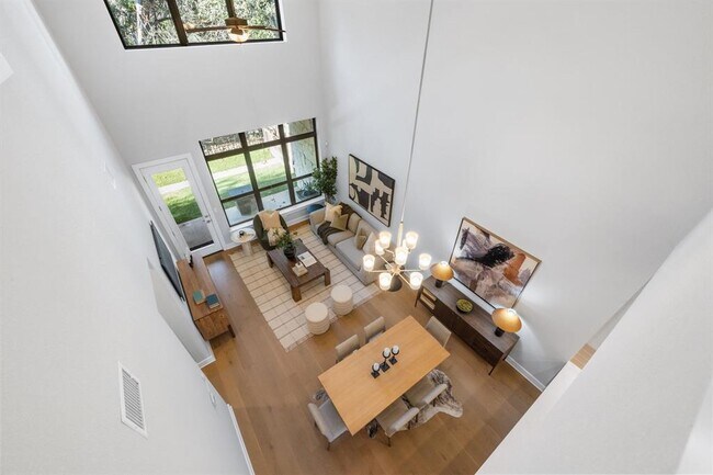 Building Photo - 4323 Spicewood Springs Rd