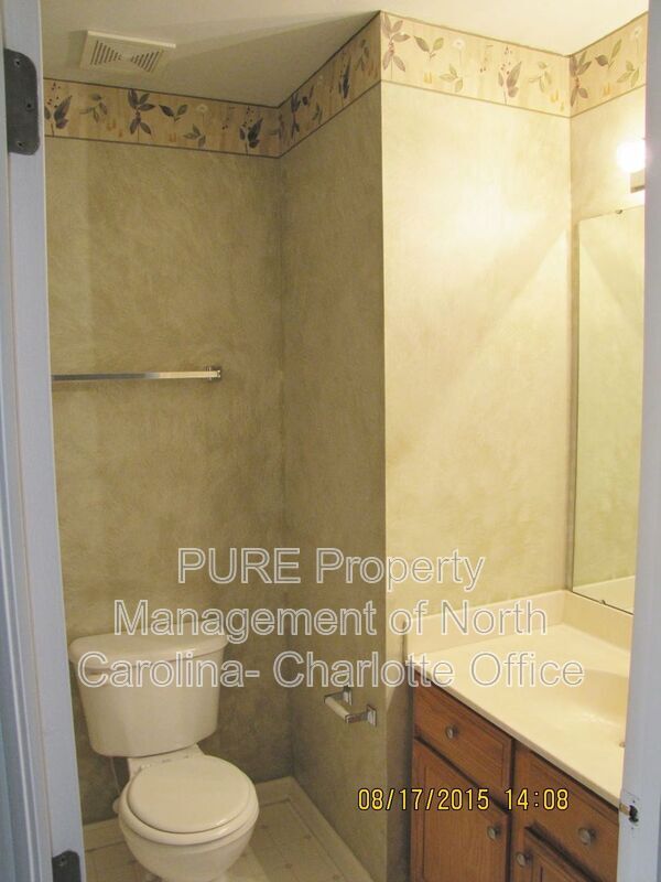 Building Photo - 18040 Delmas Dr