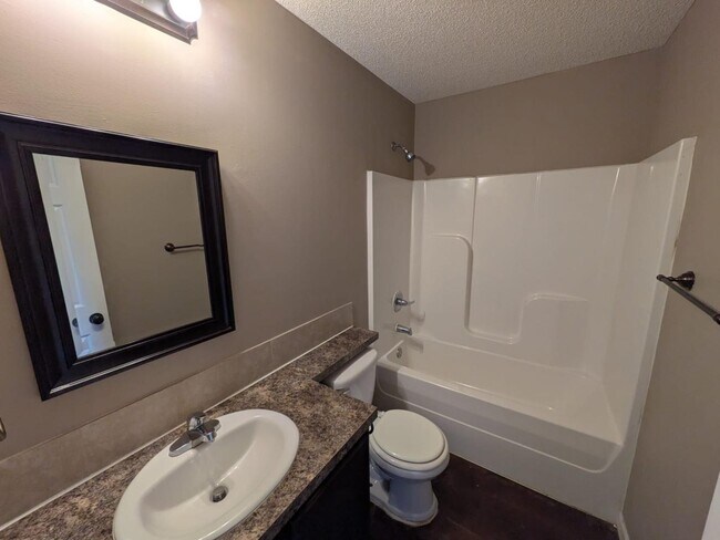 Building Photo - 1332 N Curtis Ct