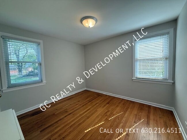 Building Photo - 837 7th Ave