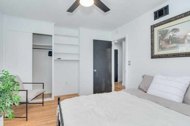 Building Photo - 822 W Woodlawn Ave