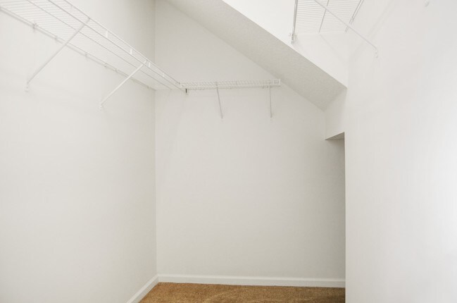 Building Photo - Exceptional Four Bedroom Home Located In Victoria Lakes!