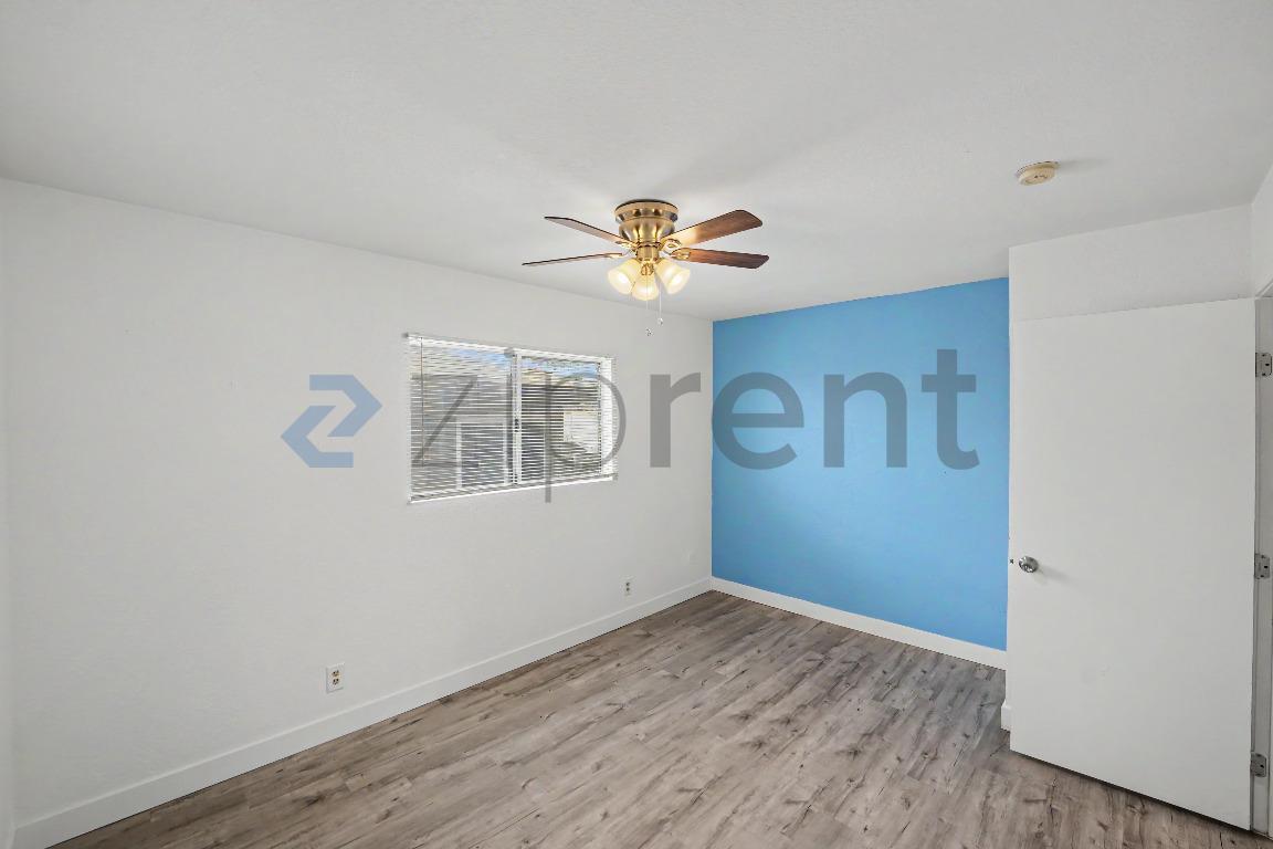 Building Photo - Unit