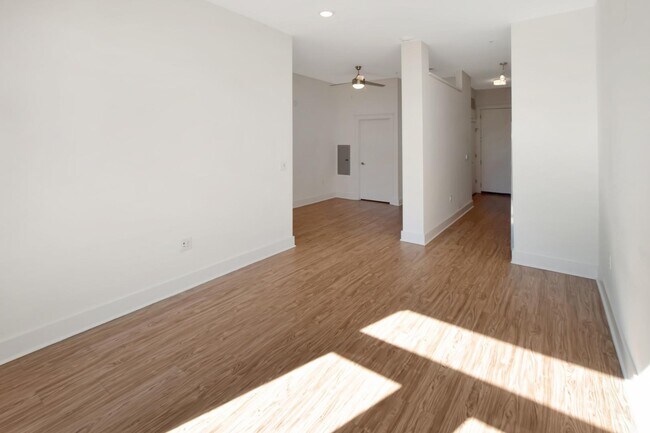 Building Photo - 650 E Brooklyn Vlg Ave