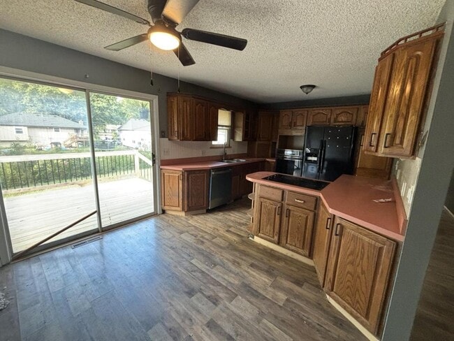 Building Photo - 224 SW Kingscross Rd