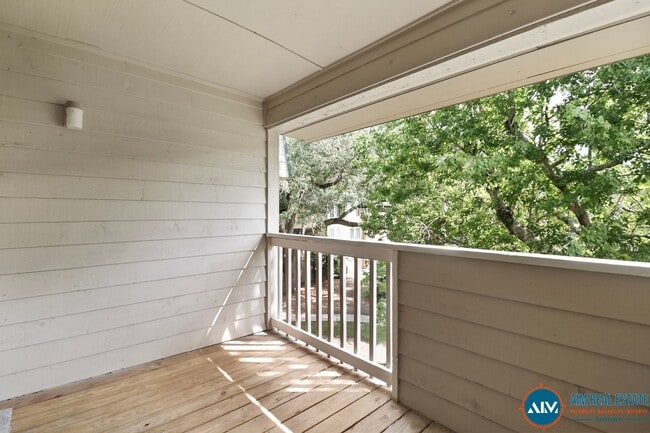 Building Photo - Move-In Ready 2 Bedroom Condo – Steps from...