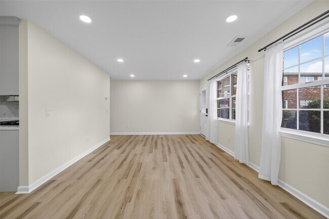 Building Photo - 276 Temple Hill Rd